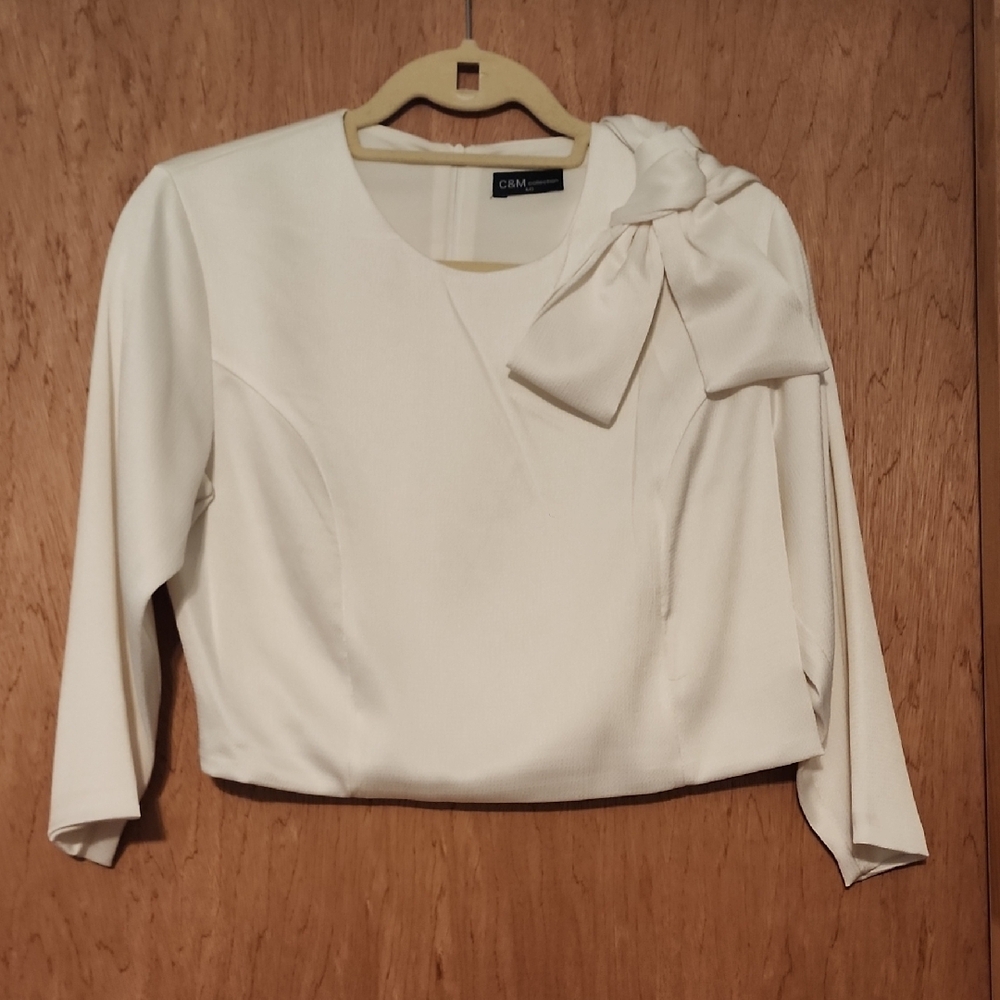 C&M Collections White Shoulder Bow Cropped Blouse with 3/4 Sleeves Size 40